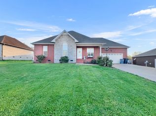 450 Robins Trl, Westmoreland, TN 37186