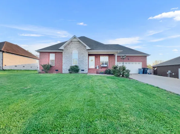 450 Robins Trl, Westmoreland, TN 37186