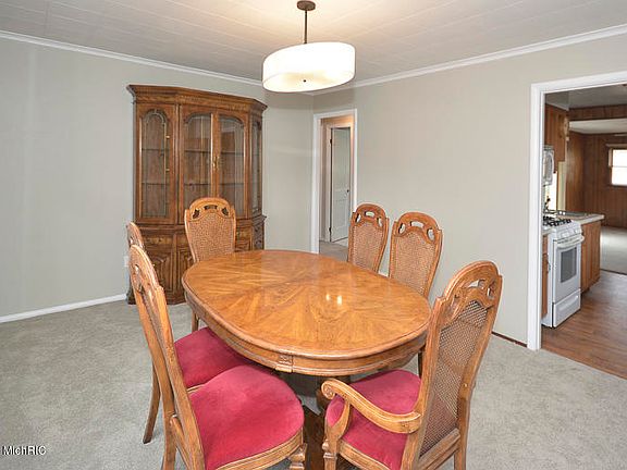 5th image of 823 Sunnock Ave