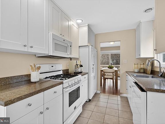 5th image of 12828 Littleton St