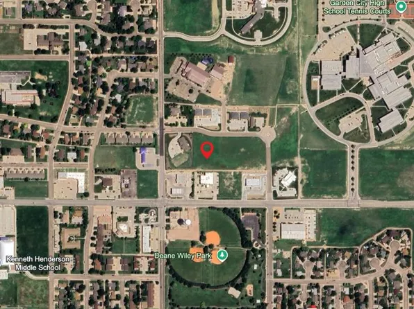 2052 E Labrador Blvd, Garden City, KS 67846