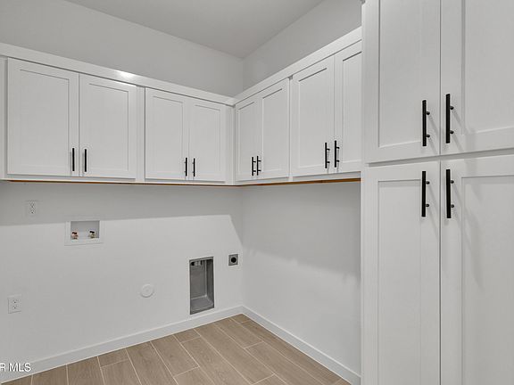 3rd image of 12825 Middlesbrough Ave