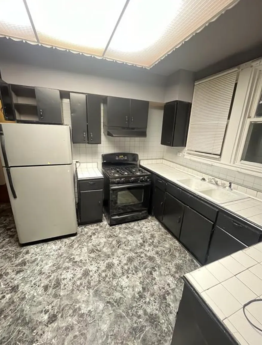 4 bed, $2,175 — Photo 2
