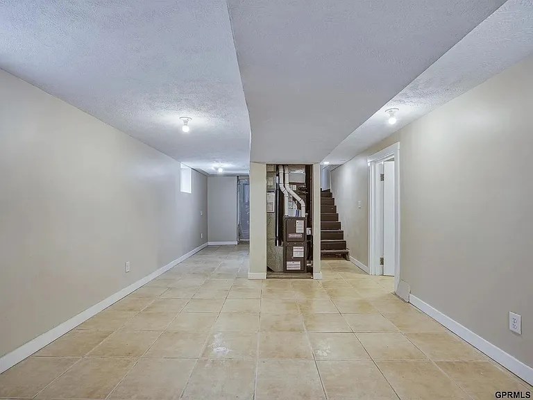 4413 Sprague St — Photo 3