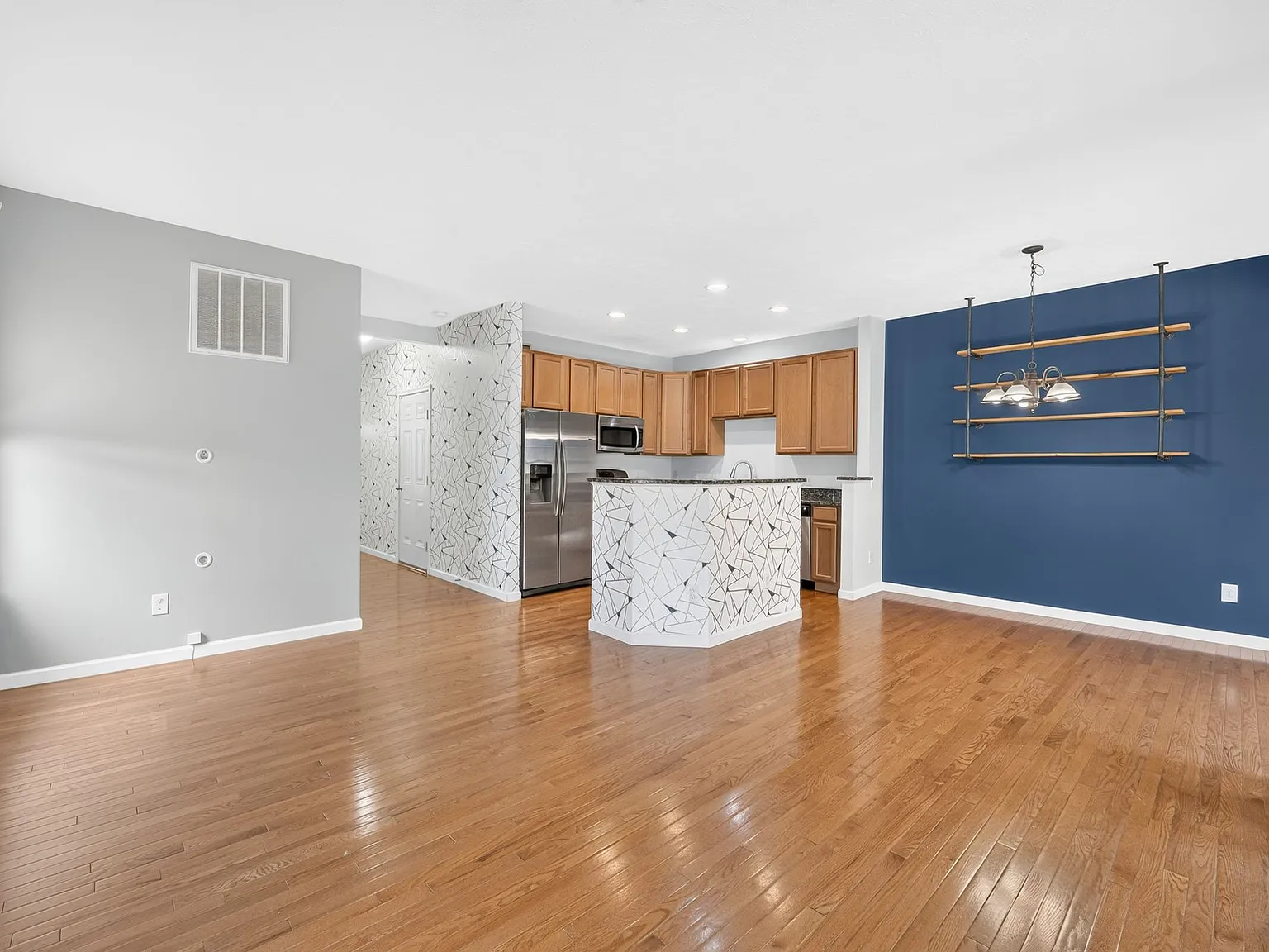 3 bed, 2.5 bath, 1776 sqft, $2,495 — Photo 4