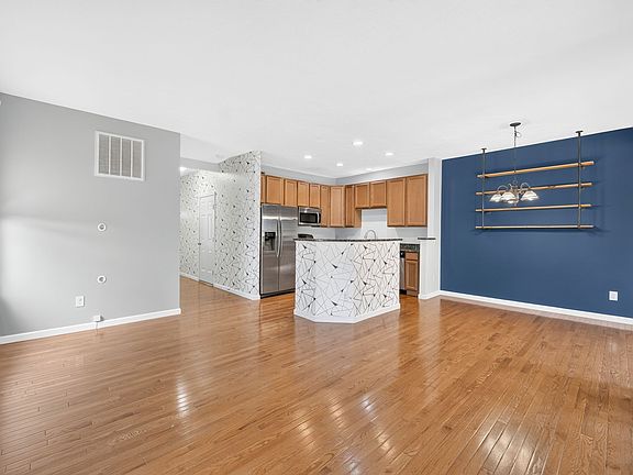 4th image of 119 River Rock Way #1