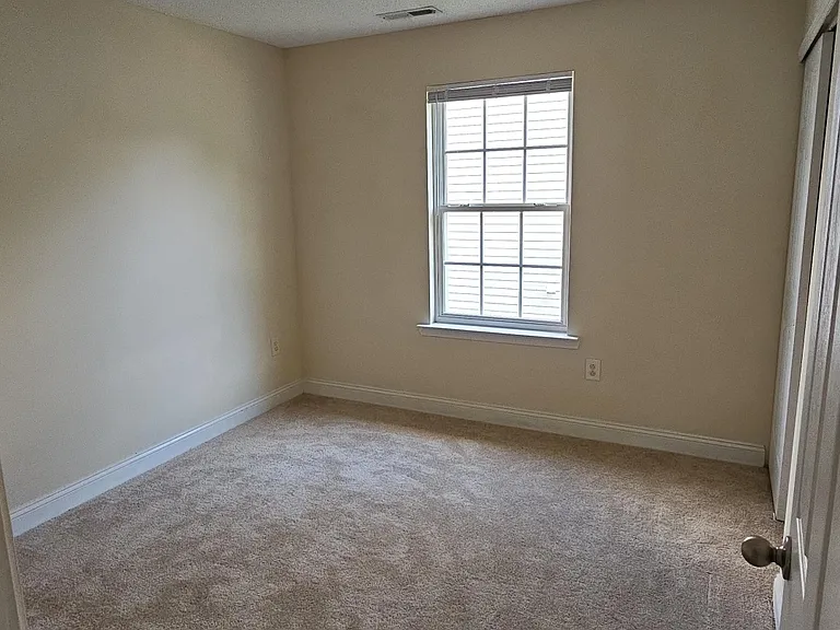 13631 Riding Hill Ave — Photo 8