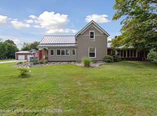 10530 S Mount Hope Rd, Carson City, MI 48811