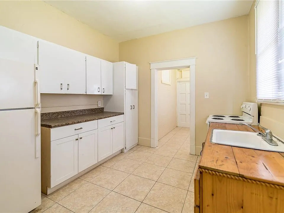 541 NE 2nd Ave #B
