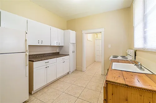 541 NE 2nd Ave #B Photo 1