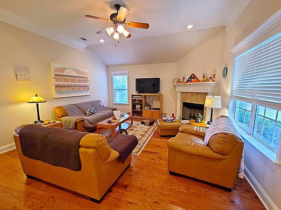 5th image of 4327 Kenilworth Cir