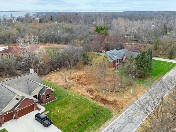 4th image of 129 Meridian Rd