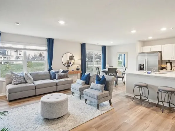 1031 Daisy Ln, Waukee, IA 50263