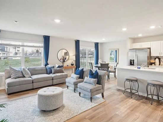 1031 Daisy Ln, Waukee, IA 50263