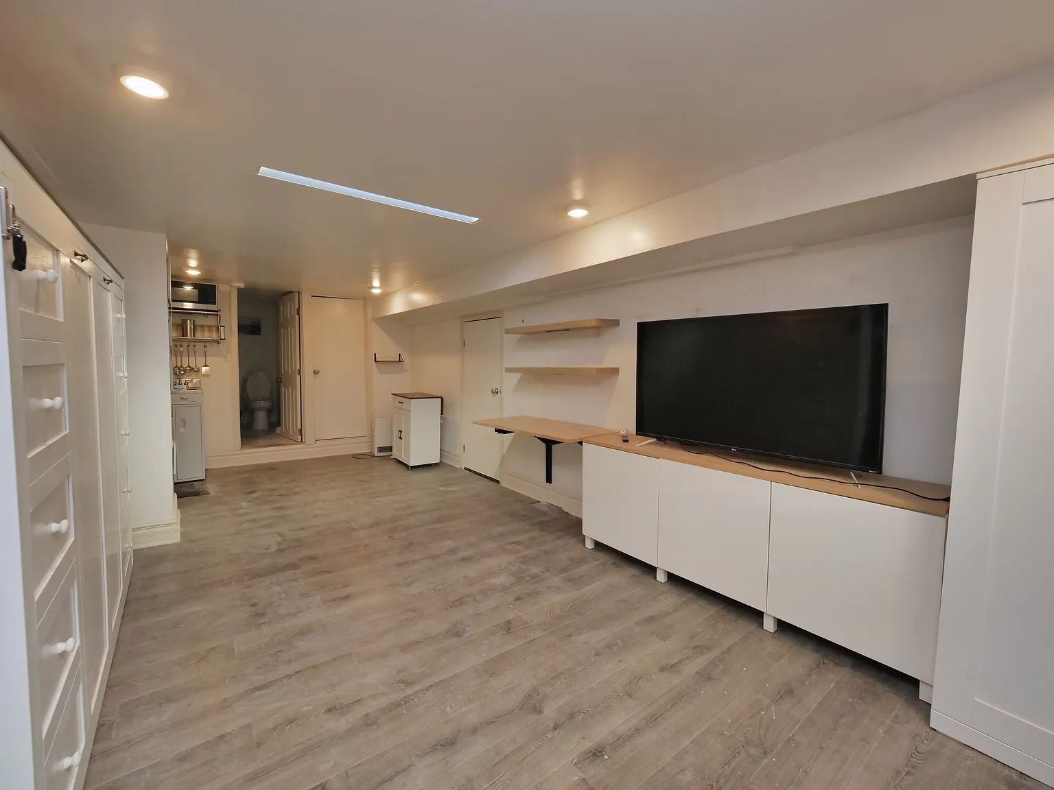 Studio, 550 sqft, $2,750 — Photo 3