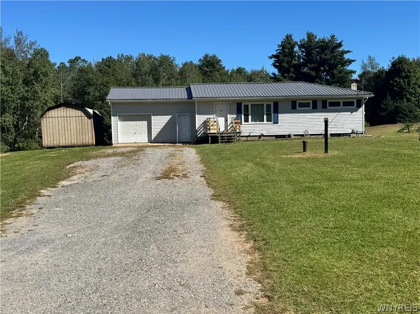 2781 E Shelby Rd, Oakfield, NY 14125