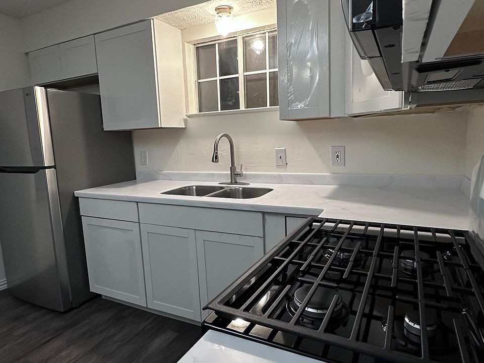 1st image of 105 E Elmhurst Dr