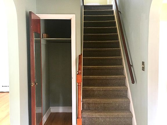Spacious and Bright Foyer