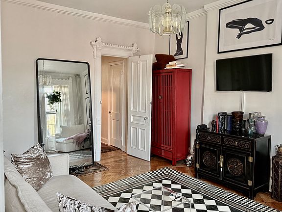 5th image of 259 Mac Donough St #2