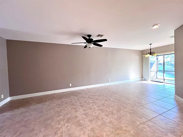 2246 Discovery Cir — Photo 3