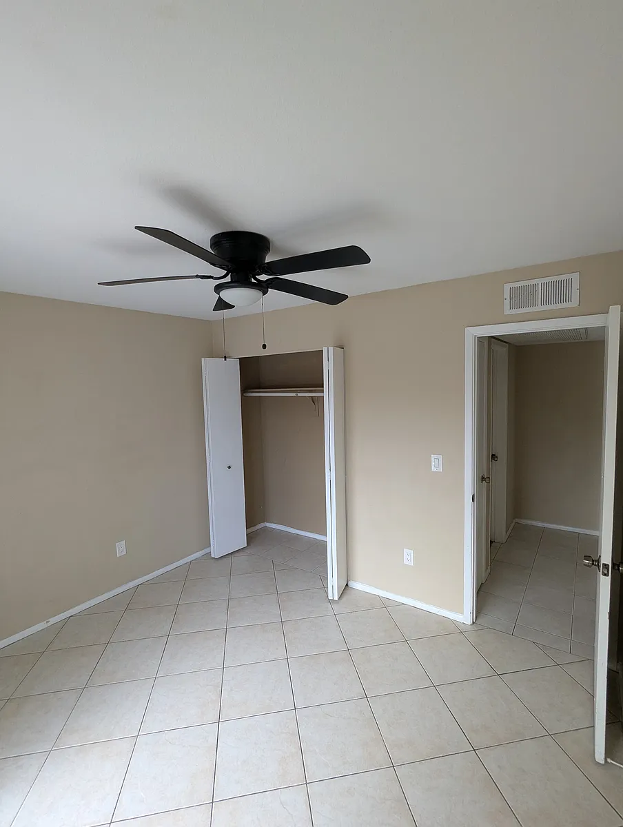 Building Photo - 3119 W Cochise Dr #228