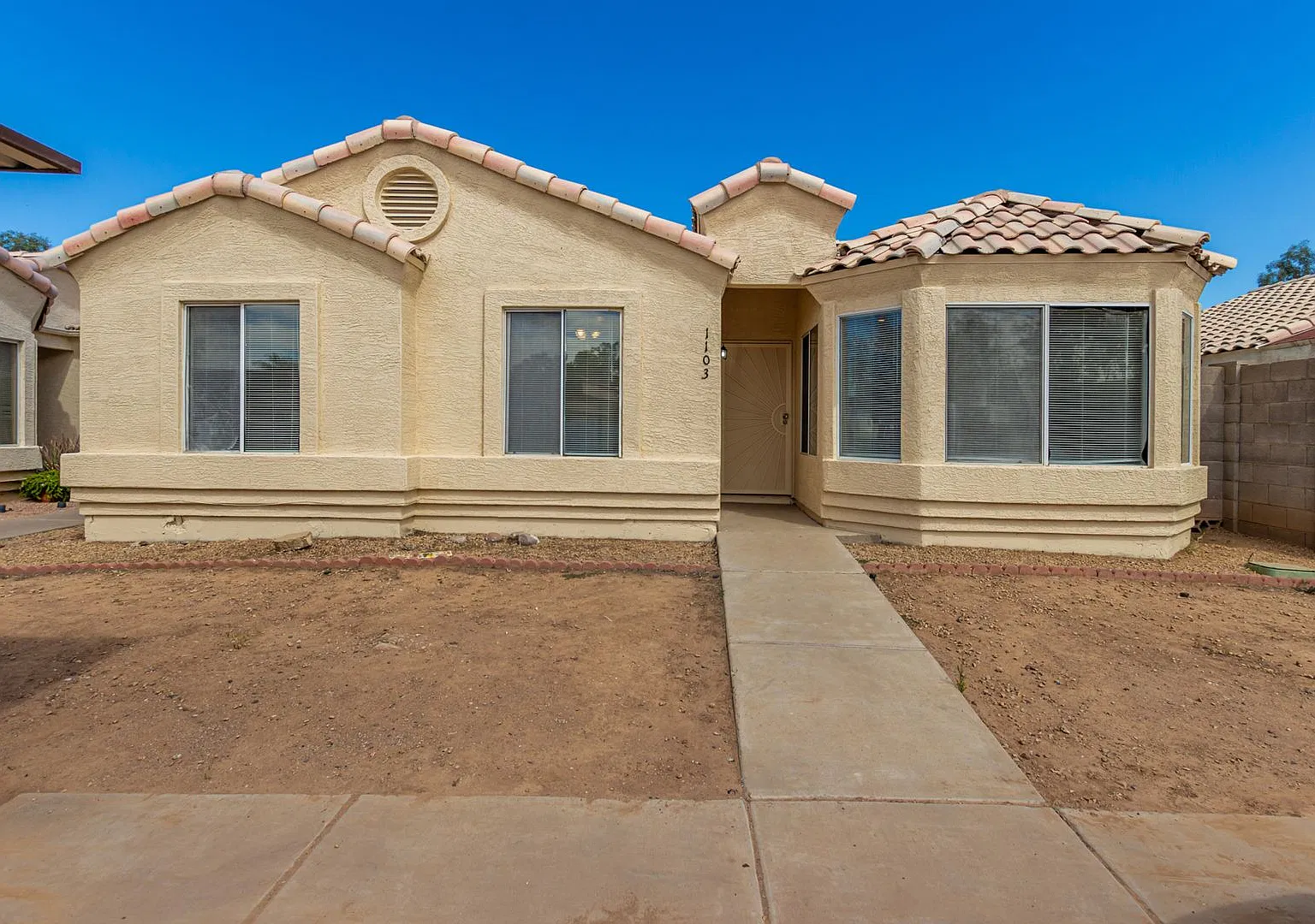 Move In Special! - Charming Updated House - 3 Bedroom 2 Bath In Great Location — Photo 2