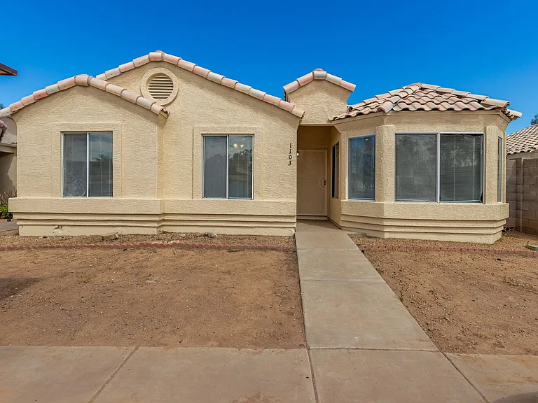 8520 W Palm Ln #1103 — Photo 1