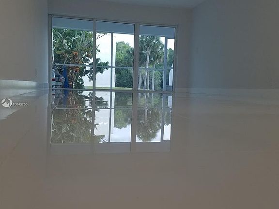4th image of 100 Lakeview Dr Building 3-119