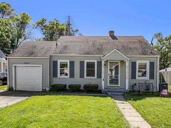 54221 Maple Ln, South Bend, IN 46635