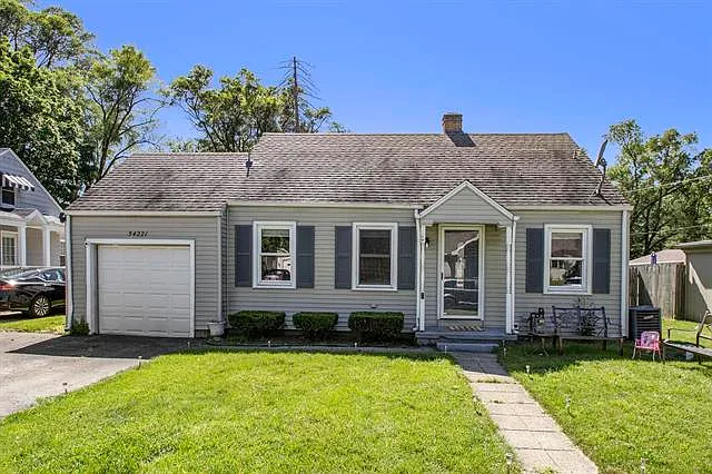 54221 Maple Ln photo 1