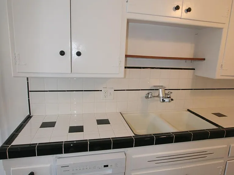 1227 S Sherbourne Dr #4 — Photo 6