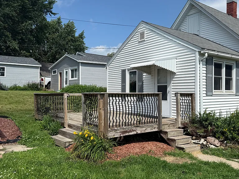 1302 W Church St — Photo 14