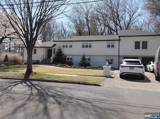 19 Coles Ct, River Edge, NJ 07661