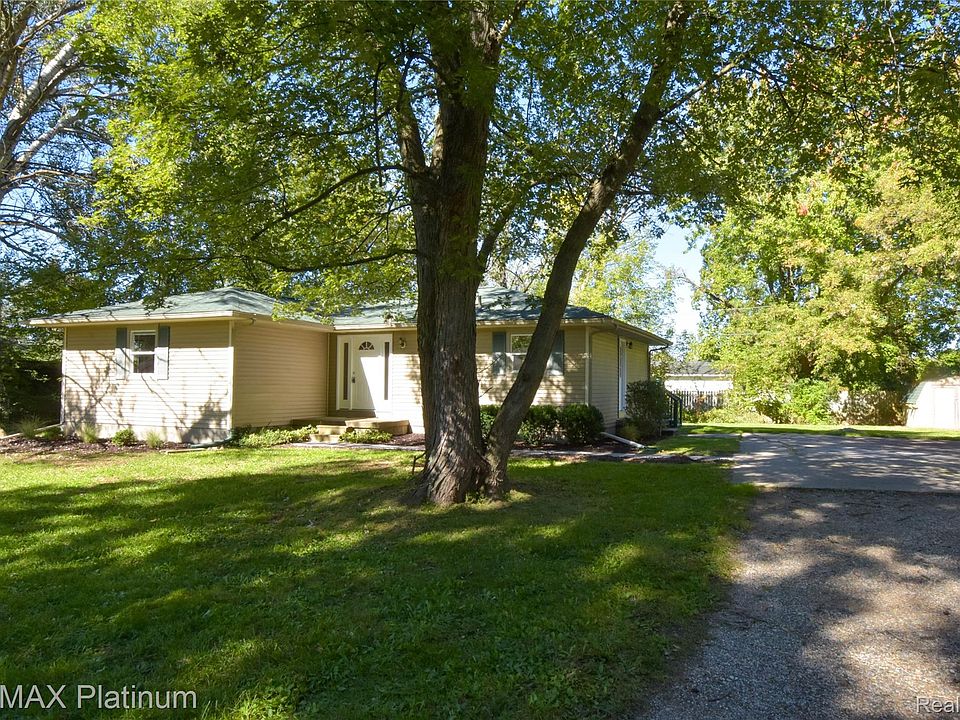 2471 Moore Pl, photo 2