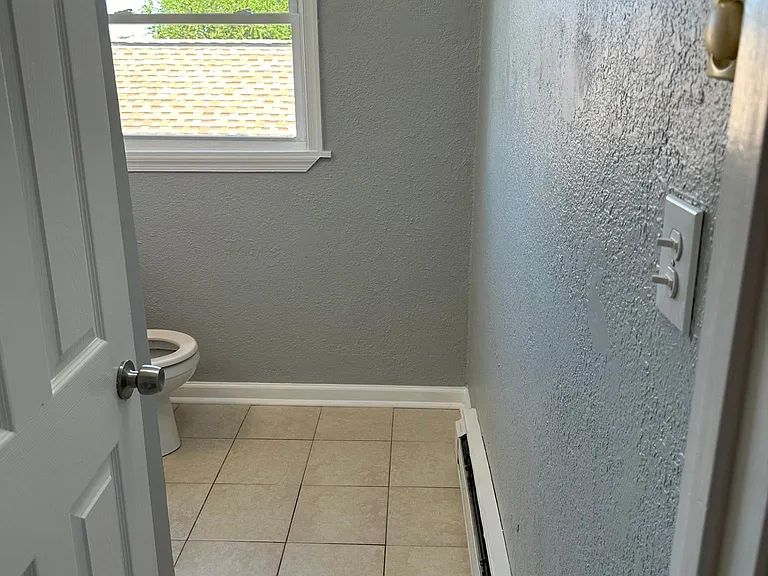 1605 Hedgerow Dr — Photo 9