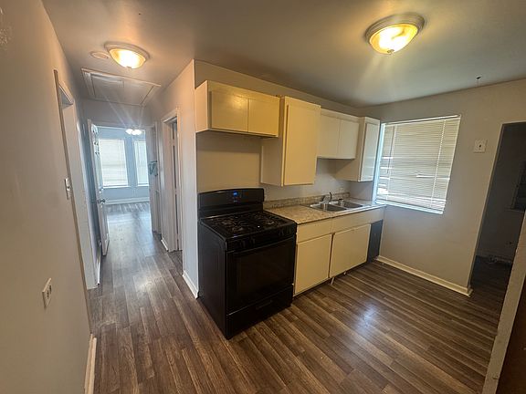 5th image of 305 Gillette Blvd #A