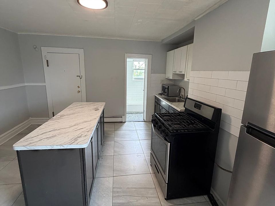 1st image of 187 Parker St APT 3