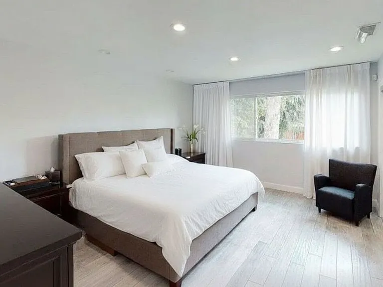 10331 La Grange Ave — Photo 8