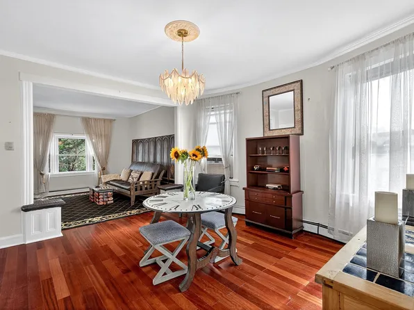 687 Avenue East image 10 of 32