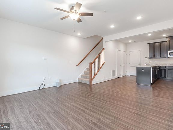 4th image of 44730 Tiverton Sq