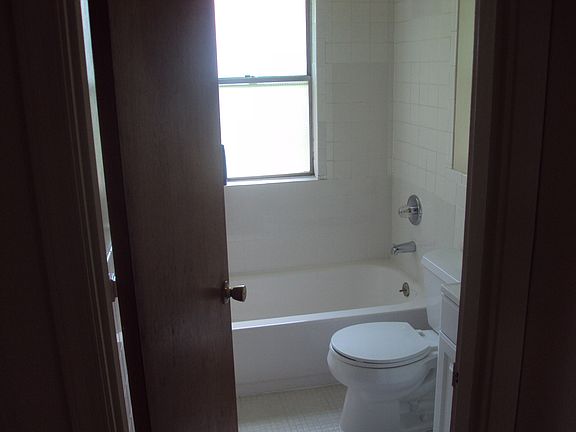4th image of 5834 Bermuda Dr APT C