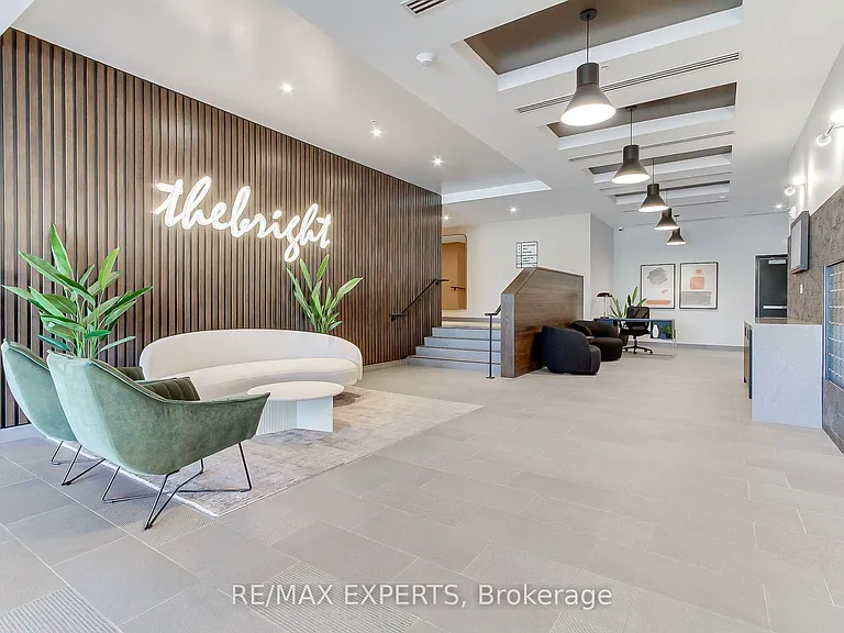 741 King St W #103 — Photo 5