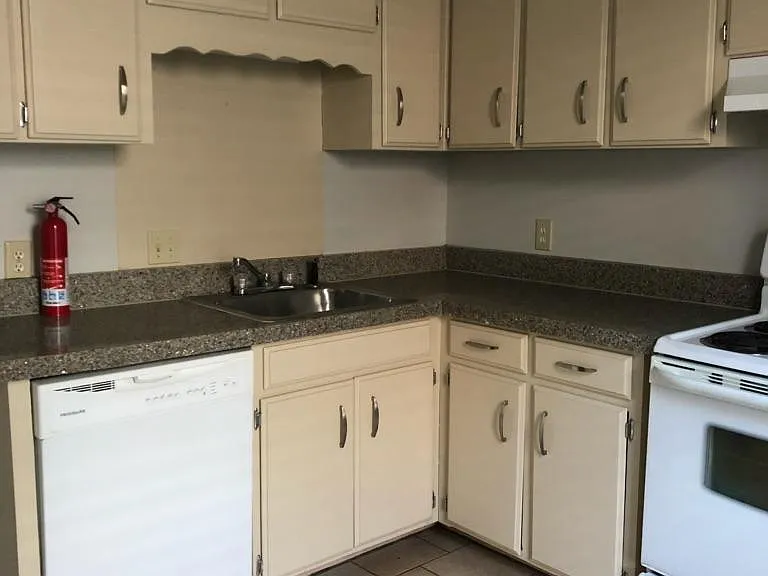 2113 Belmont Blvd #4 — Photo 4