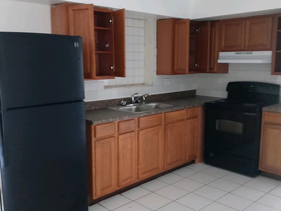 1st image of 214 NW 5th Ave