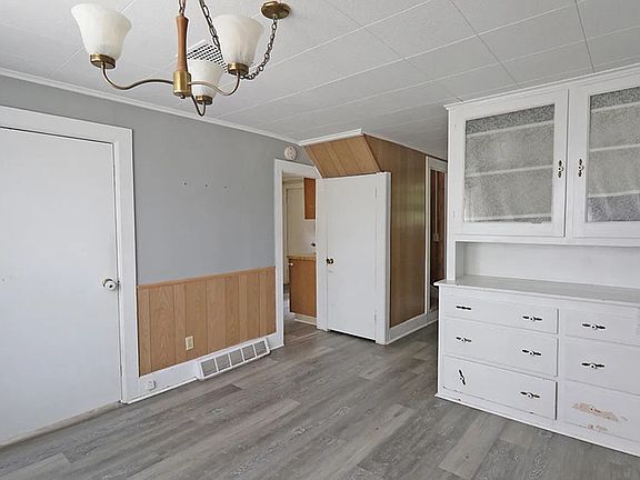 3rd image of 738 Broadway St