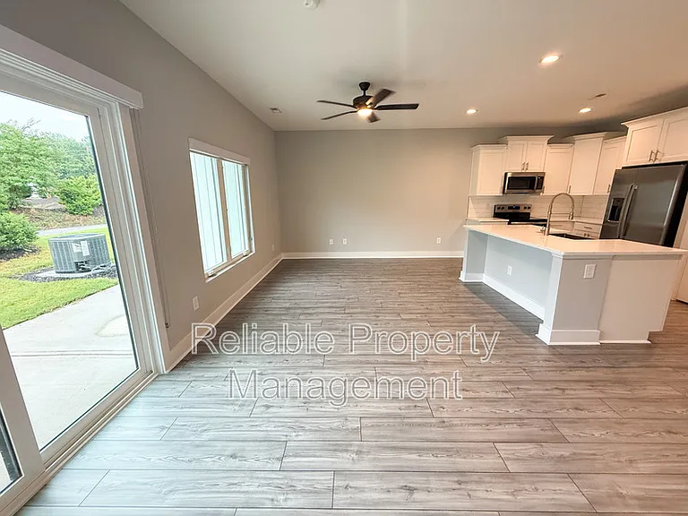 26 Laird Dr — Photo 2