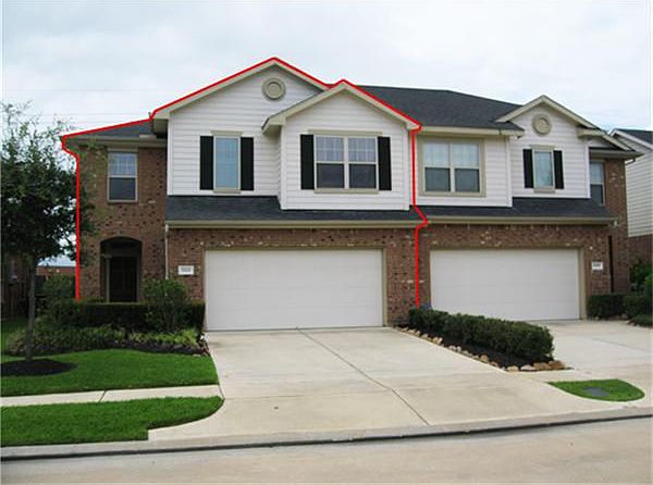 Charming Townhome, feels like a single family home!