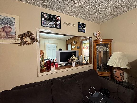 4th image of 229 Tammye Ln