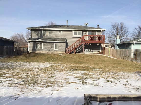 3rd image of 1409 W Dakota St