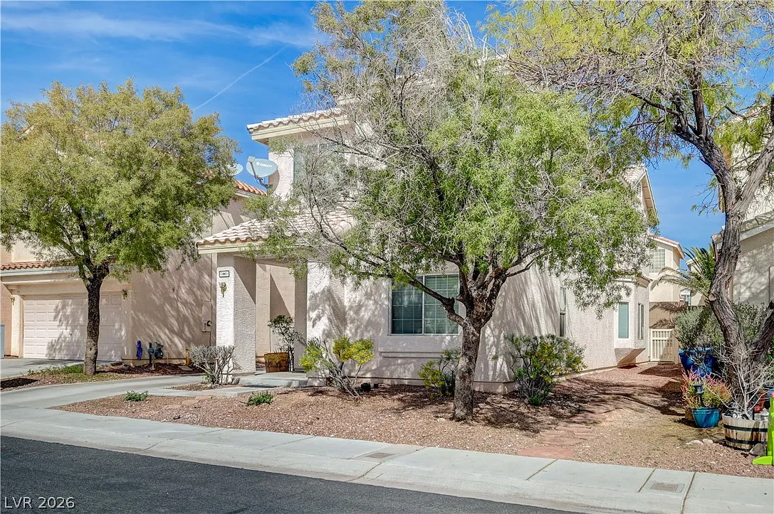 4 bed, 3.0 bath, 2404 sqft, $2,195 — Photo 2